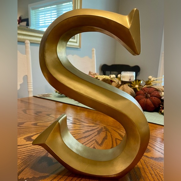 🎉HP🎉Decorative Initial “S”. Perfect accent piece!🎉HP🎉 - Picture 2 of 5